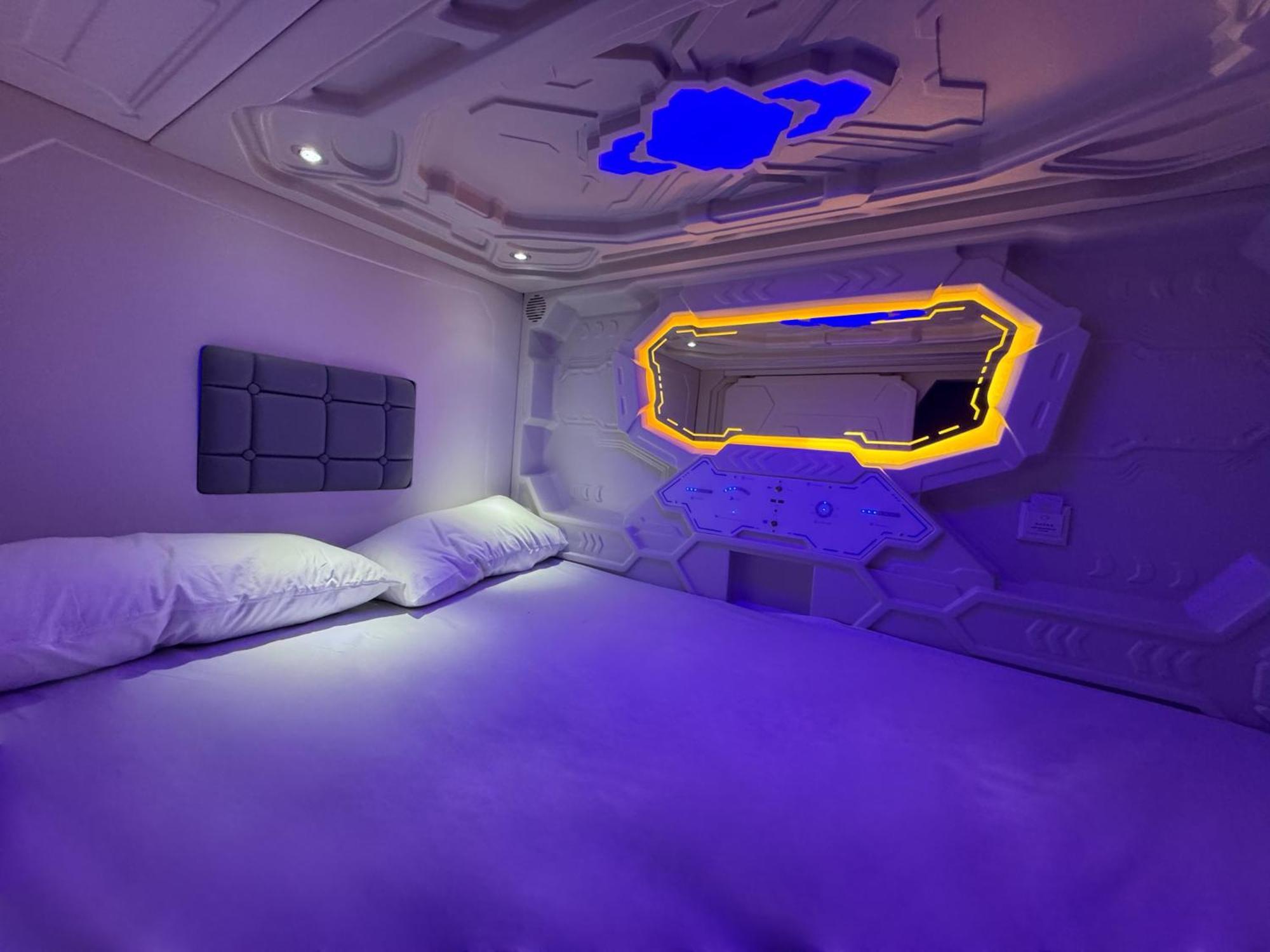 Hostel Space Capsule - Madrid — Photos 3